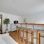 Charming Apartment - Mobility Lease